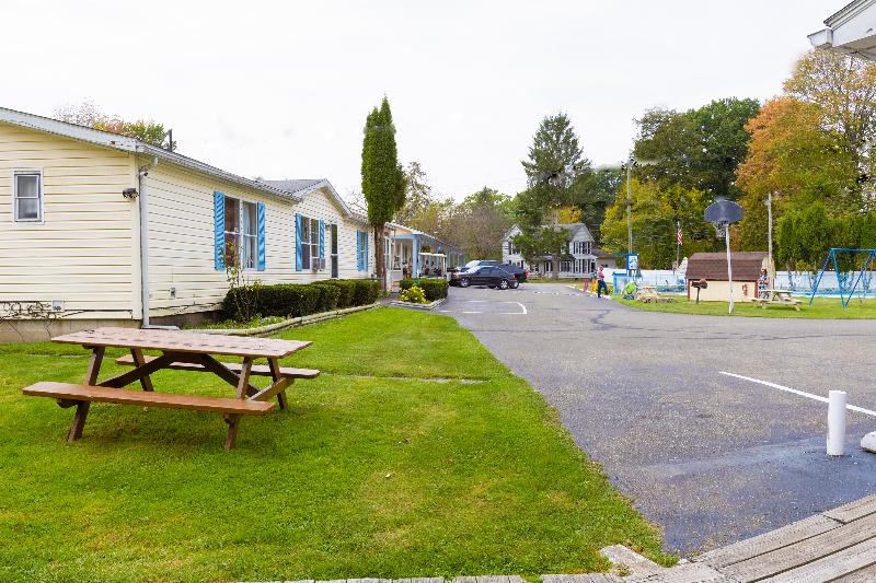 Parkside Motel By Oyo Meadville Conneaut Lake image