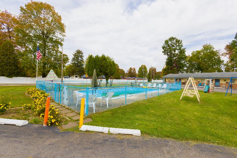 Parkside Motel By Oyo Meadville Conneaut Lake image