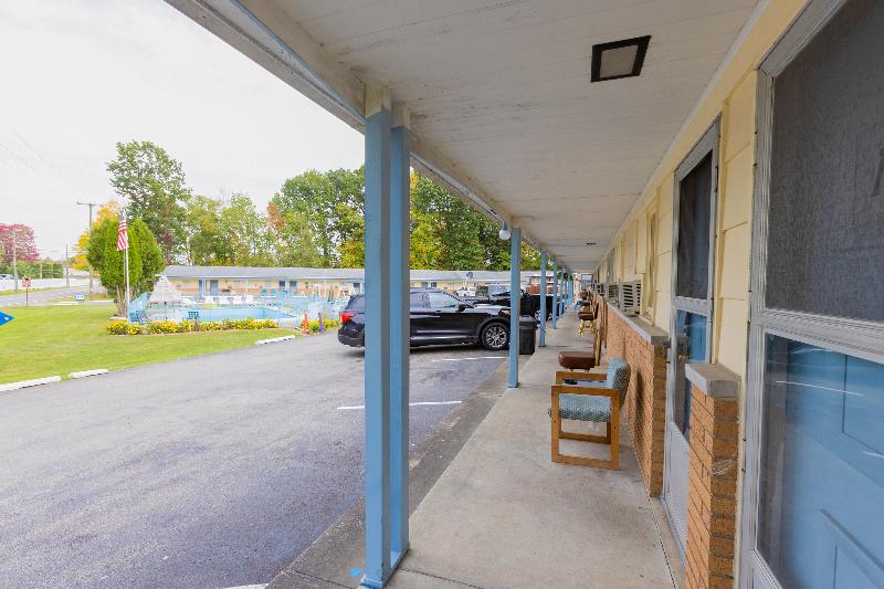 Parkside Motel By Oyo Meadville Conneaut Lake image