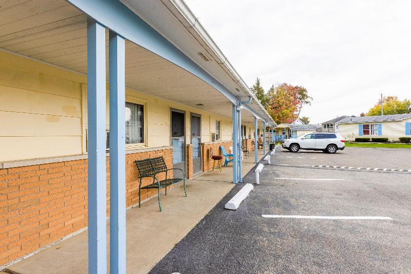 Parkside Motel By Oyo Meadville Conneaut Lake image