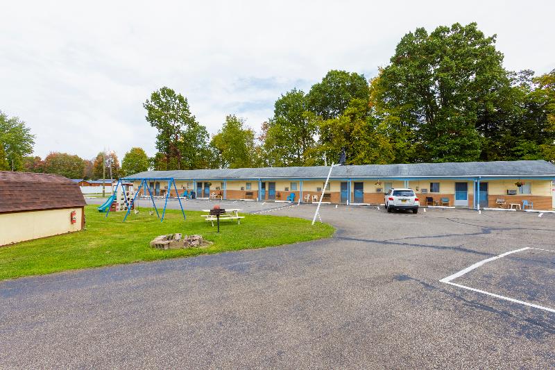 Parkside Motel By Oyo Meadville Conneaut Lake image