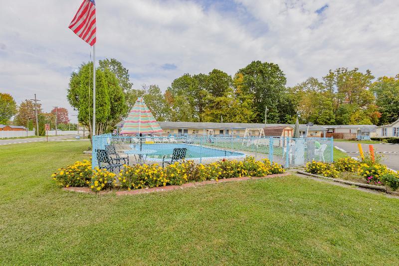 Parkside Motel By Oyo Meadville Conneaut Lake image