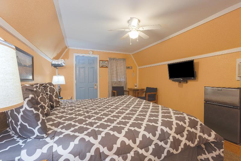 Parkside Motel By Oyo Meadville Conneaut Lake image