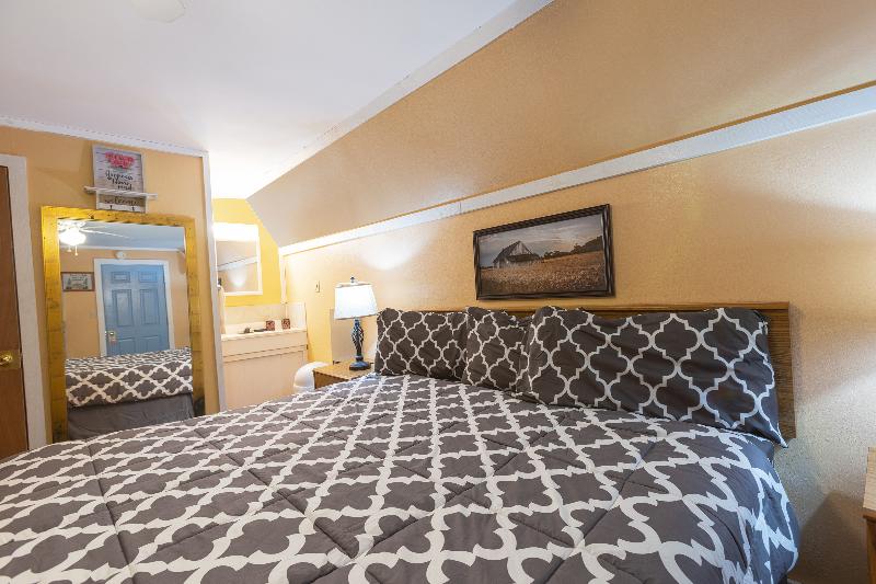 Parkside Motel By Oyo Meadville Conneaut Lake image