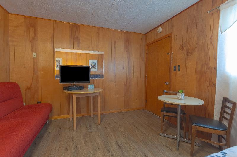 Parkside Motel By Oyo Meadville Conneaut Lake image