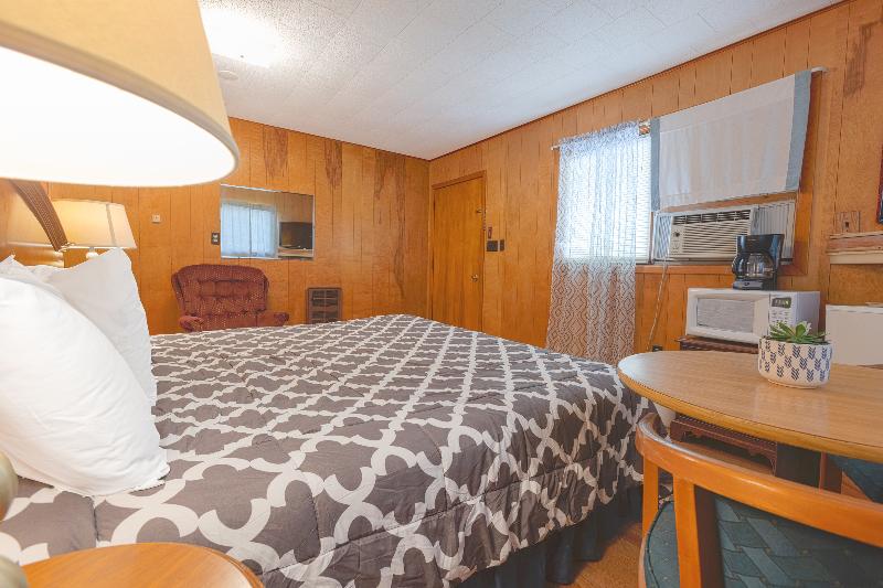 Parkside Motel By Oyo Meadville Conneaut Lake image