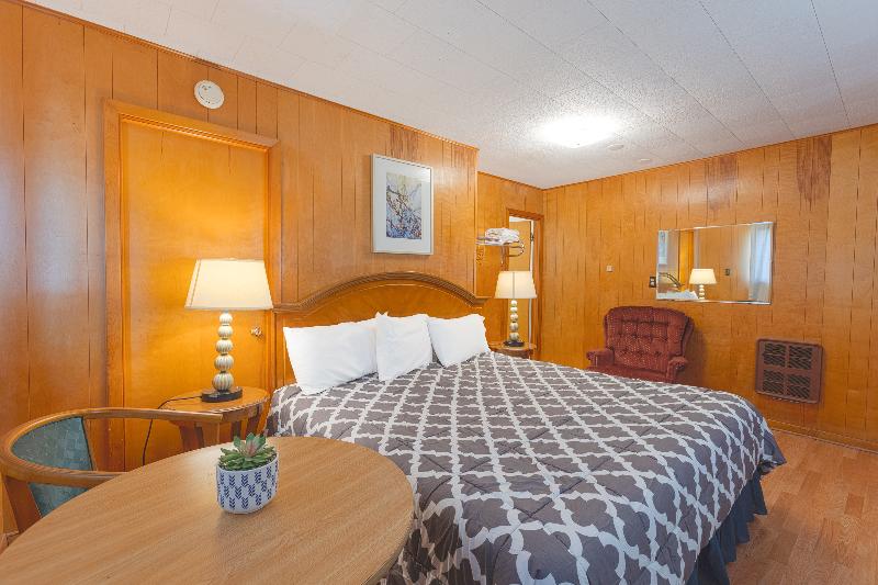 Parkside Motel By Oyo Meadville Conneaut Lake image