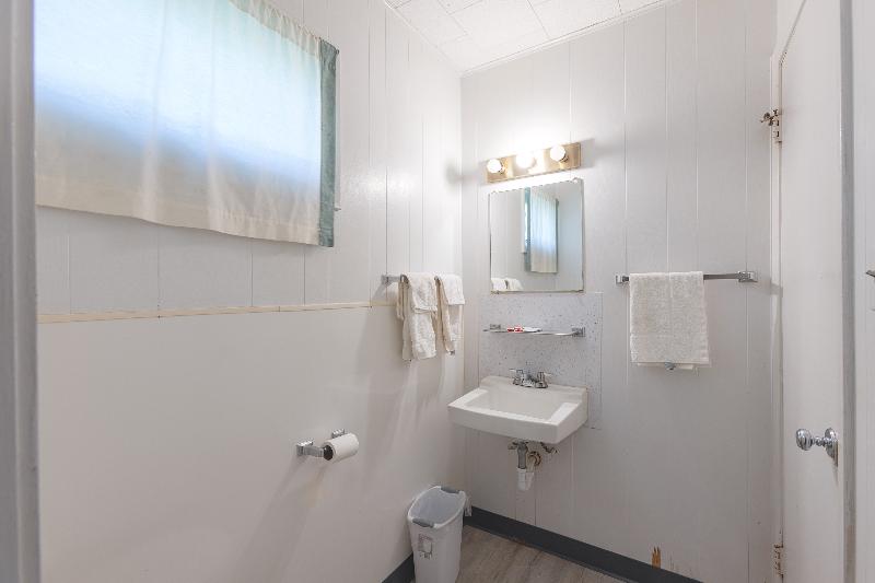 Parkside Motel By Oyo Meadville Conneaut Lake image