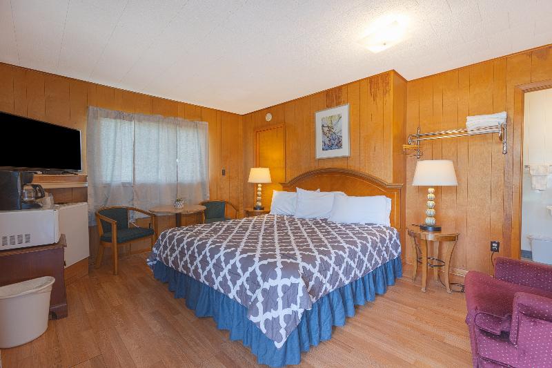 Parkside Motel By Oyo Meadville Conneaut Lake image