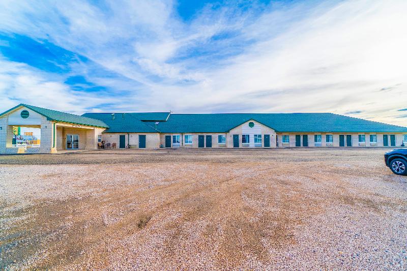 Hometown Inn By Oyo Texhoma, Ok image