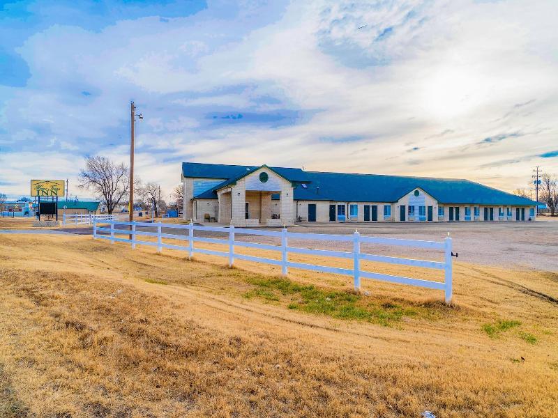 Hometown Inn By Oyo Texhoma, Ok image
