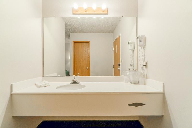 Hometown Inn By Oyo Texhoma, Ok image