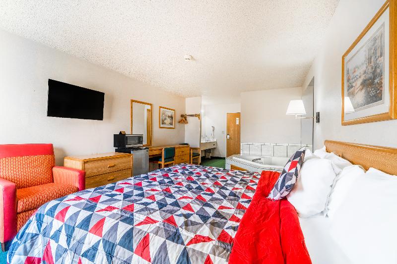 Hometown Inn By Oyo Texhoma, Ok image