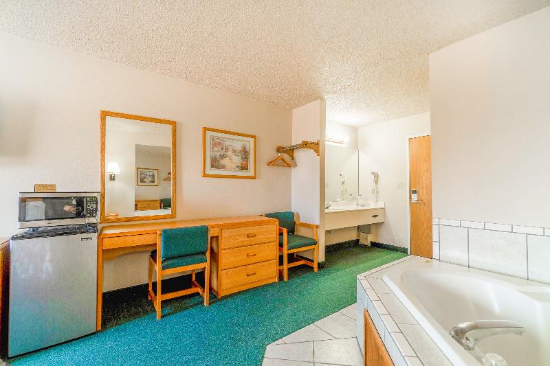 Hometown Inn By Oyo Texhoma, Ok image