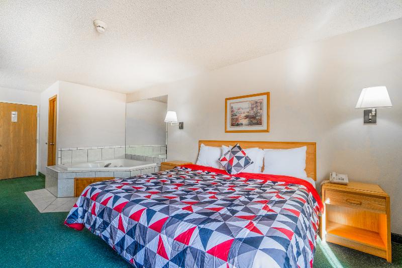 Hometown Inn By Oyo Texhoma, Ok image
