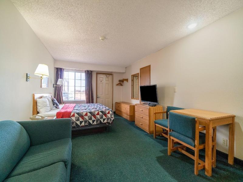 Hometown Inn By Oyo Texhoma, Ok image
