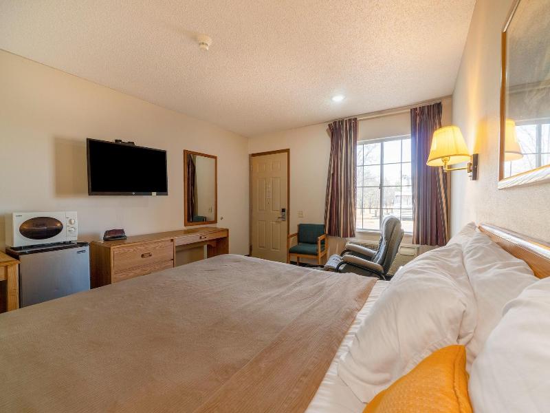 Hometown Inn By Oyo Texhoma, Ok image