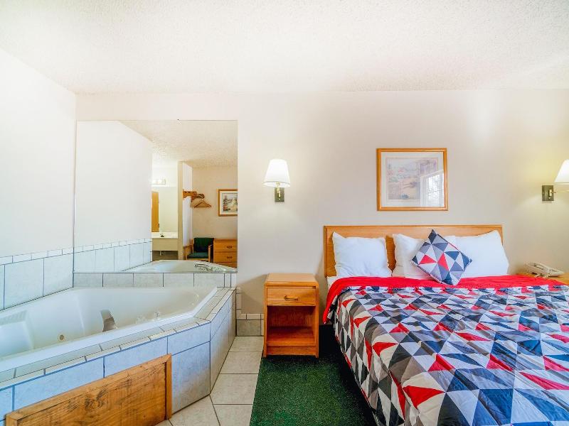 Hometown Inn By Oyo Texhoma, Ok image