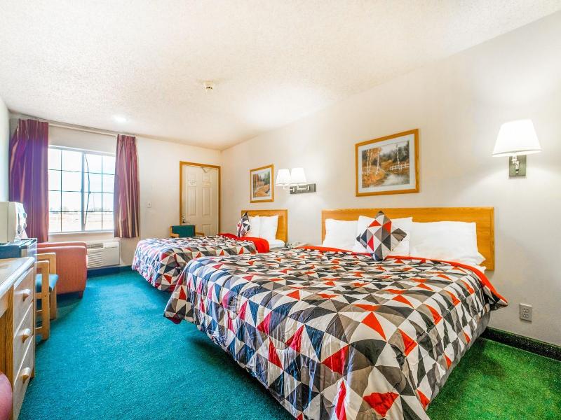 Hometown Inn By Oyo Texhoma, Ok image