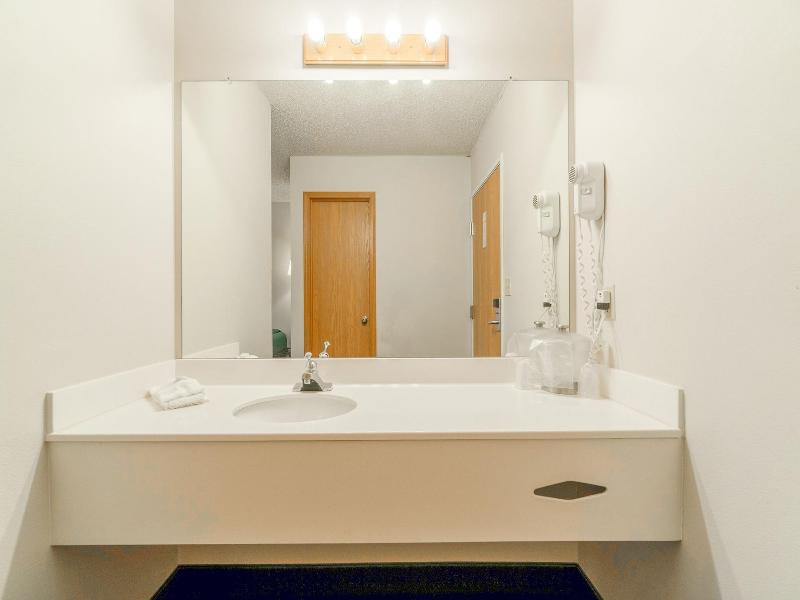 Hometown Inn By Oyo Texhoma, Ok image