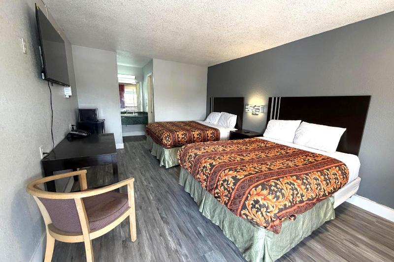 Regency Inn By Oyo Three Rivers image