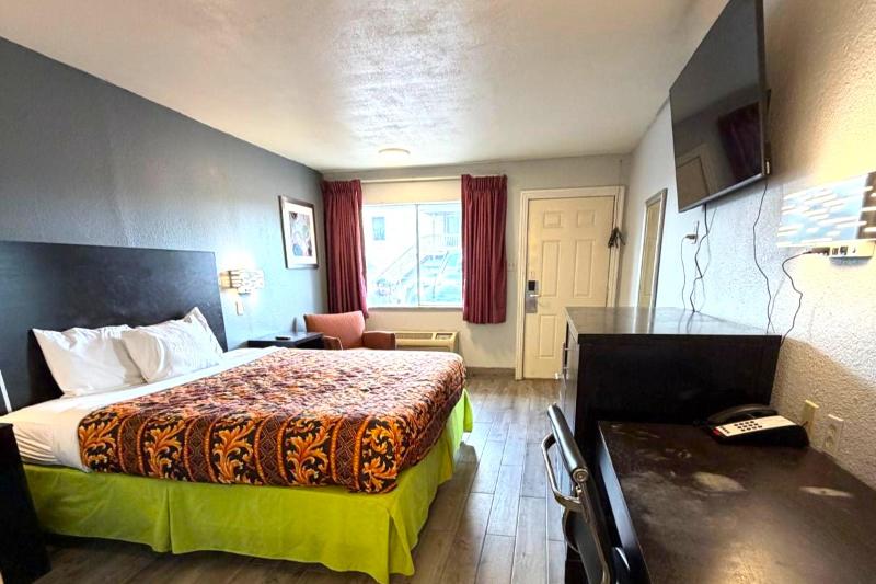Regency Inn By Oyo Three Rivers image