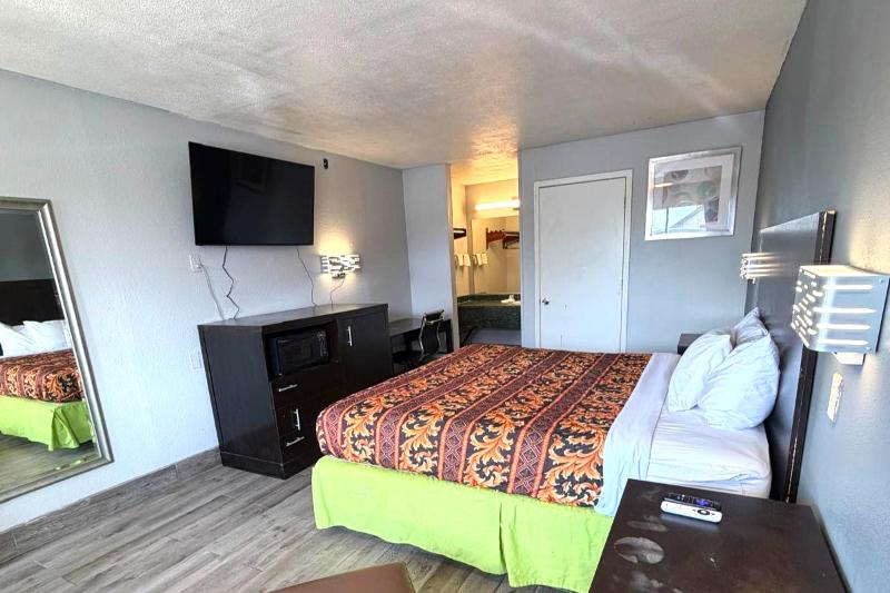 Regency Inn By Oyo Three Rivers image
