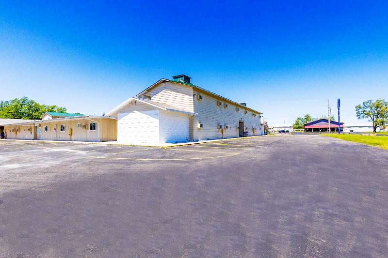 Country Hearth Inn & Suites By OYO Sturgis image