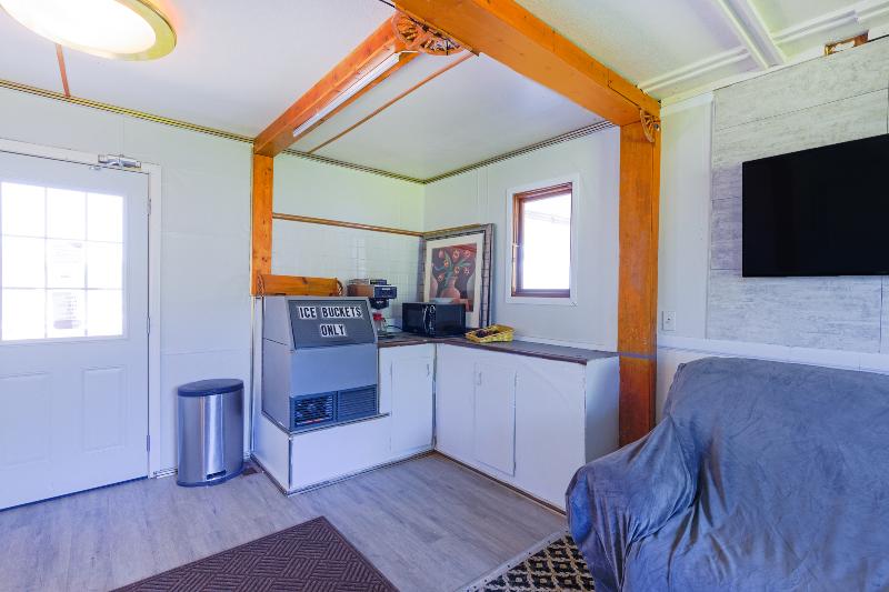 Country Hearth Inn & Suites By OYO Sturgis image
