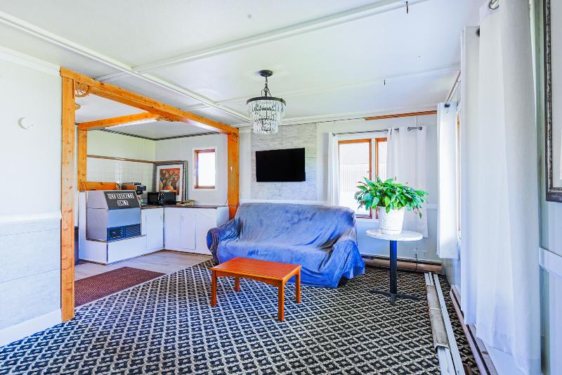 Country Hearth Inn & Suites By OYO Sturgis image