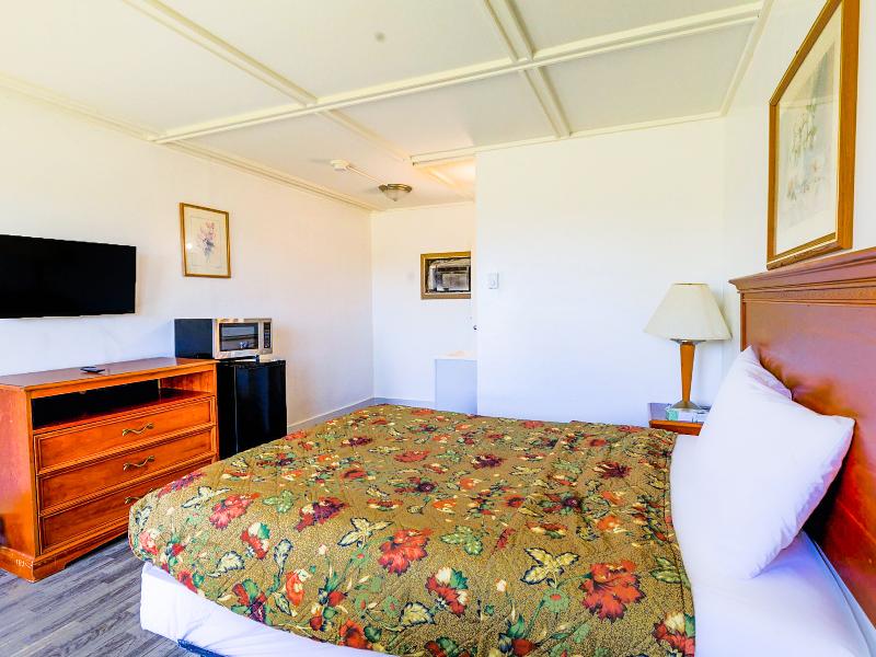 Country Hearth Inn & Suites By OYO Sturgis image