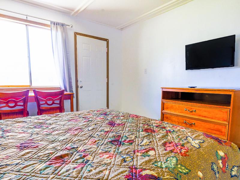 Country Hearth Inn & Suites By OYO Sturgis image