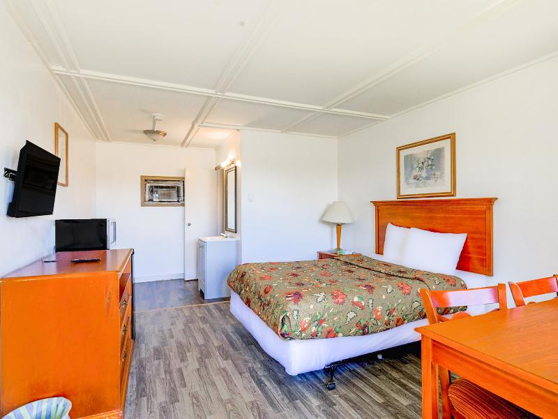 Country Hearth Inn & Suites By OYO Sturgis image