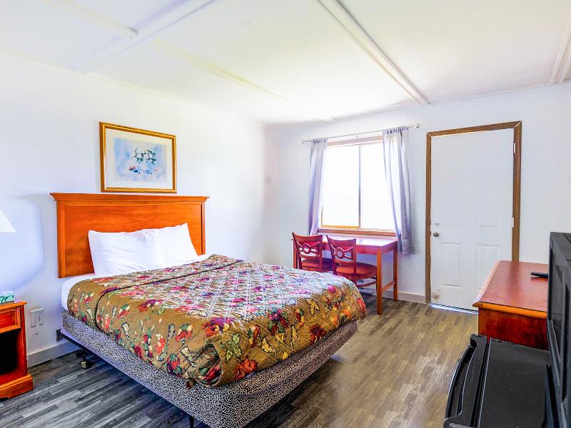 Country Hearth Inn & Suites By OYO Sturgis image