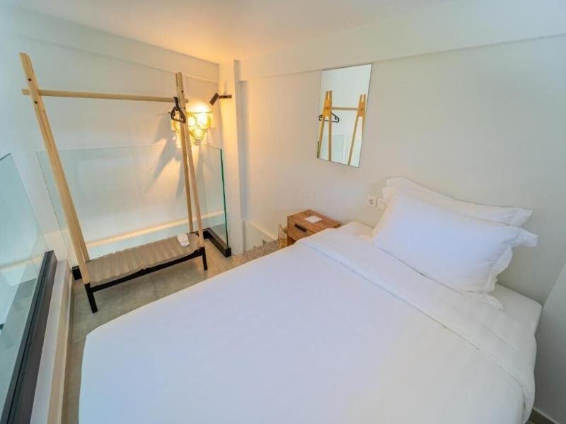 Niso Skiathos image