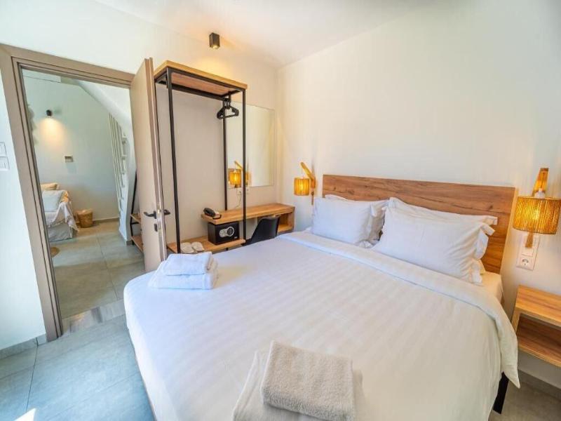 Niso Skiathos image