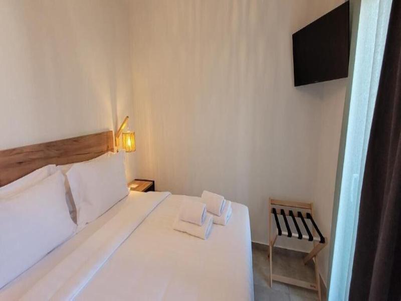 Niso Skiathos image