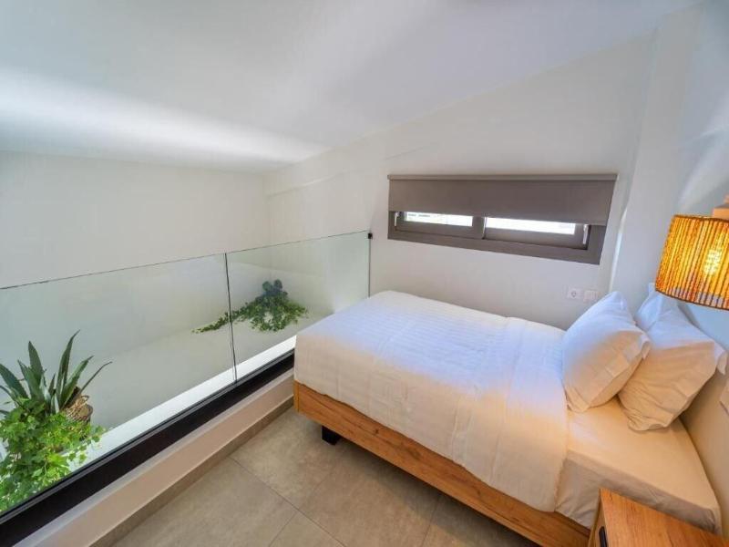 Niso Skiathos image
