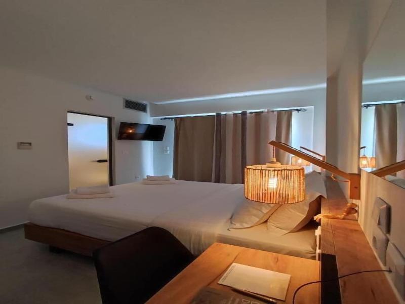 Niso Skiathos image