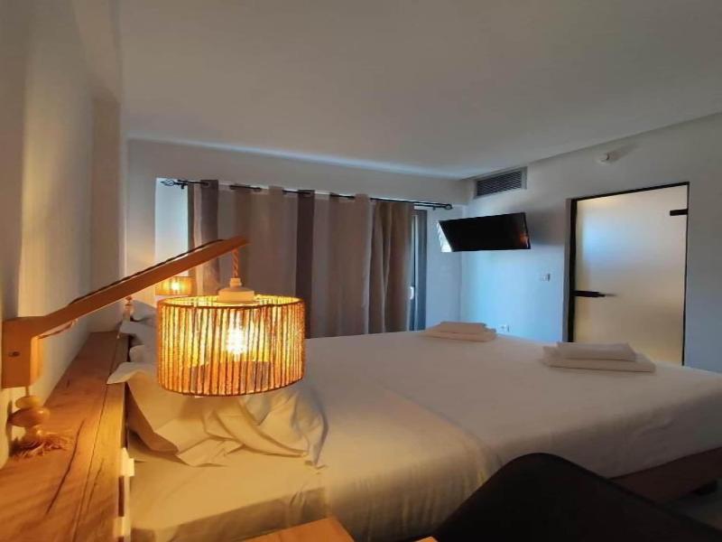 Niso Skiathos image
