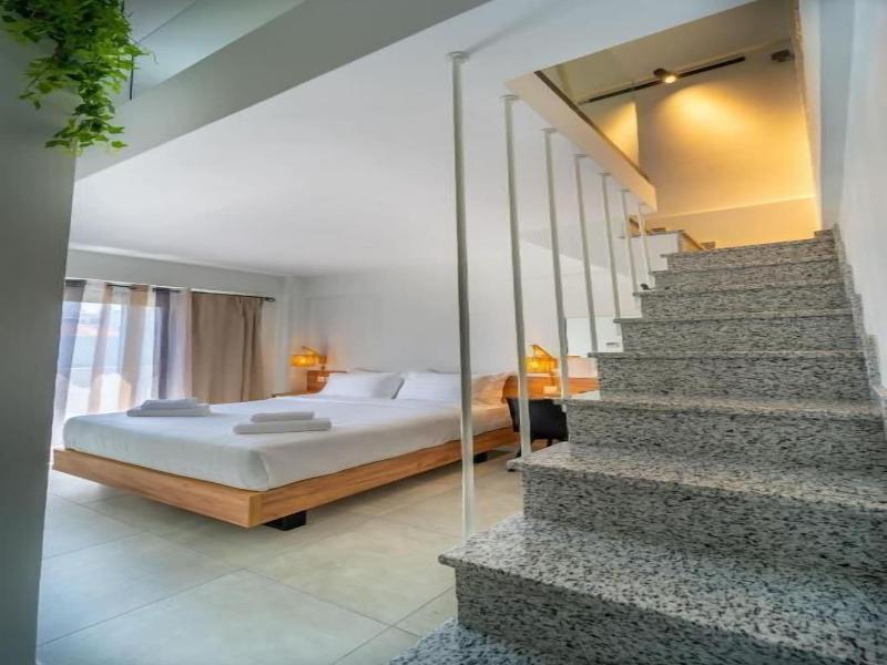 Niso Skiathos image