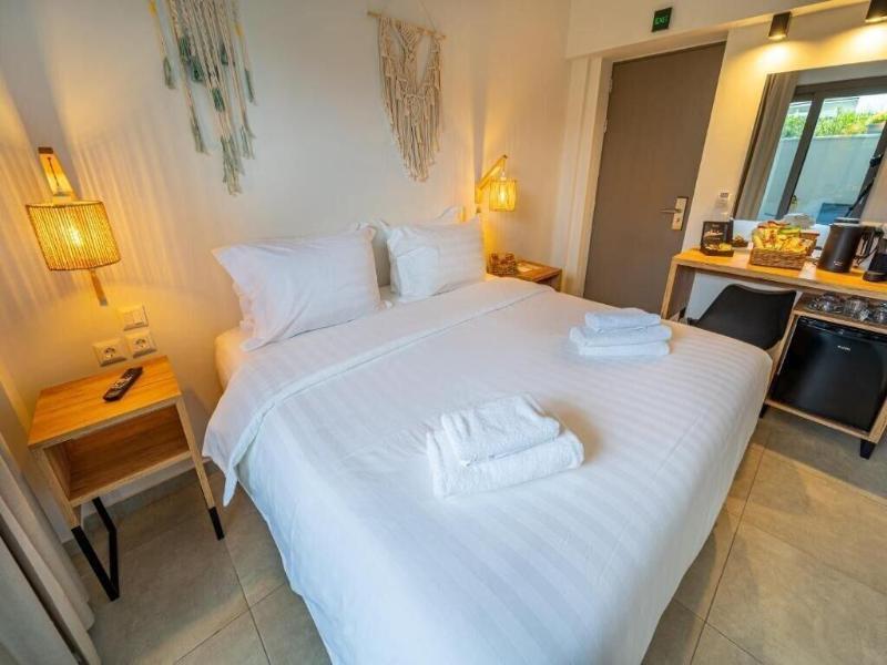 Niso Skiathos image