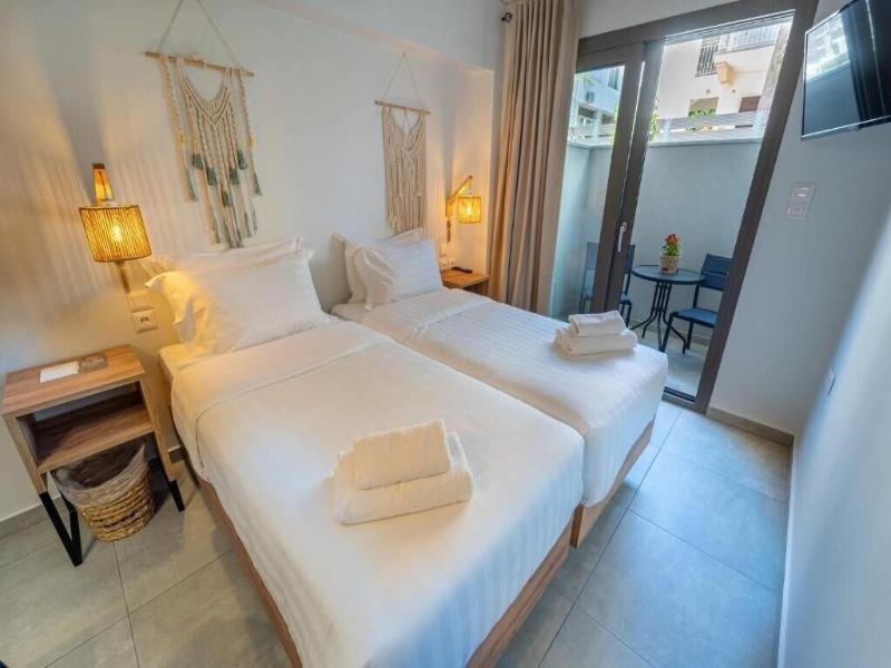Niso Skiathos image