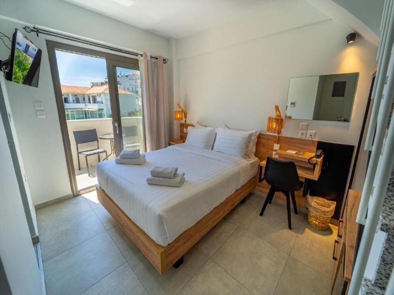 Niso Skiathos image