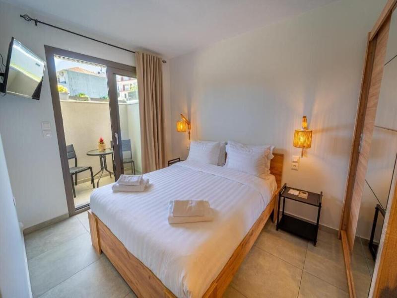 Niso Skiathos image