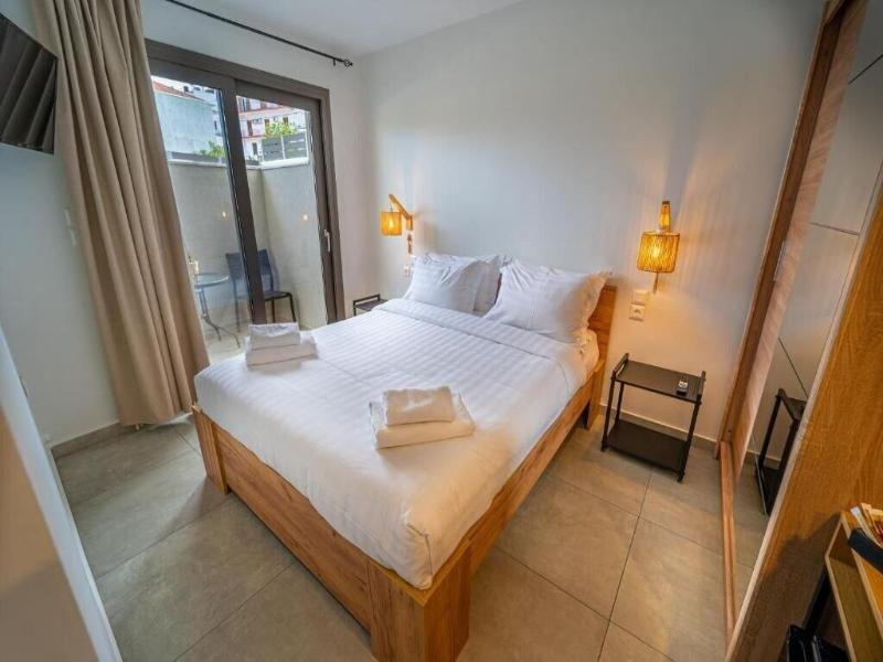 Niso Skiathos image