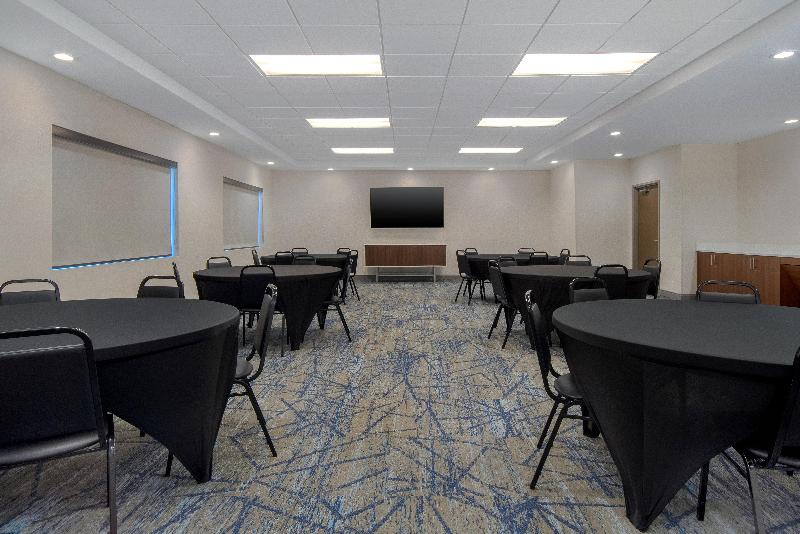 Holiday Inn Express And Suites Oscoda image