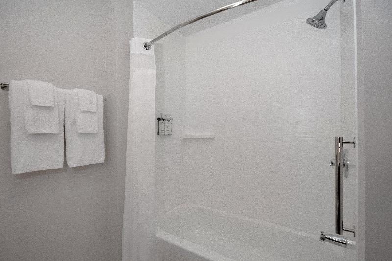 Holiday Inn Express And Suites Oscoda image