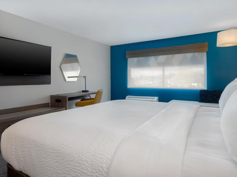 Holiday Inn Express And Suites Oscoda image