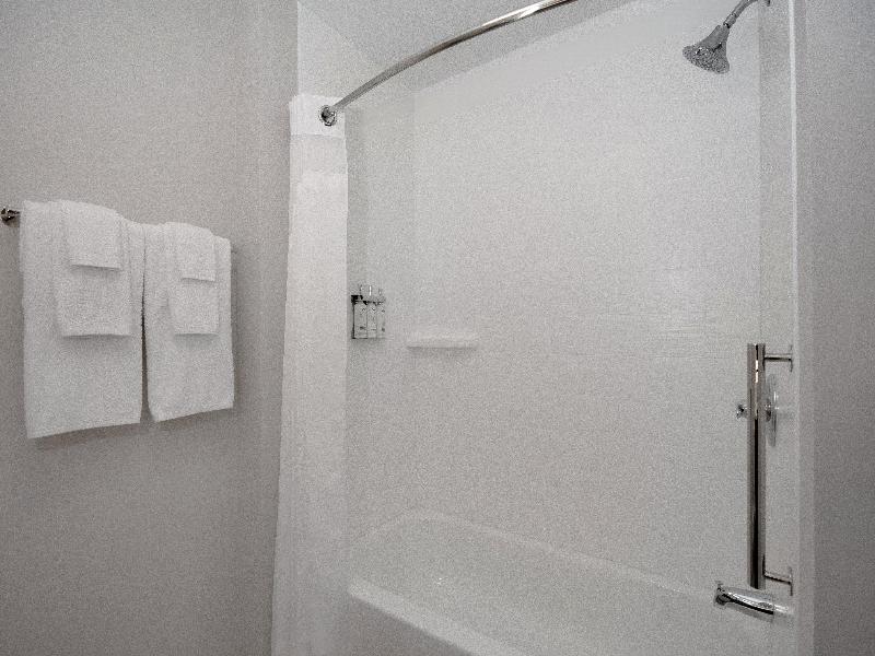 Holiday Inn Express And Suites Oscoda image